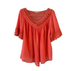 Democracy NWOT 1/2 sleeved crepey boho top w/crochet neck & sleeve hem